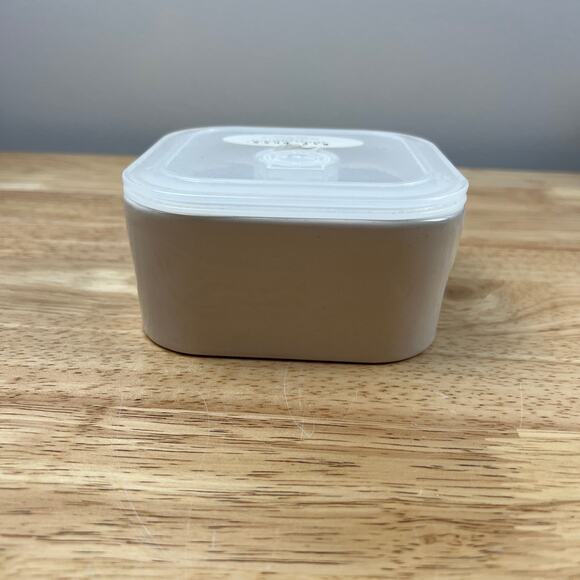 Rae Dunn EAT Cream Ceramic Food Storage Container With Vented Plastic Lid - NWT - Picture 5 of 6